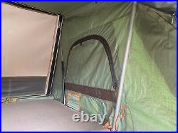 Hardshell Roof top tent with ladder and mattress For 4 person